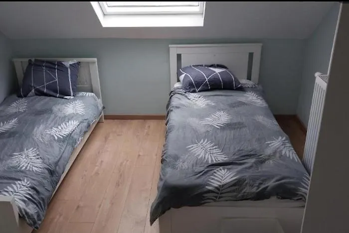 Chambre Deux Lits Celibataires 3Eme Etage Petite Cle Rouge