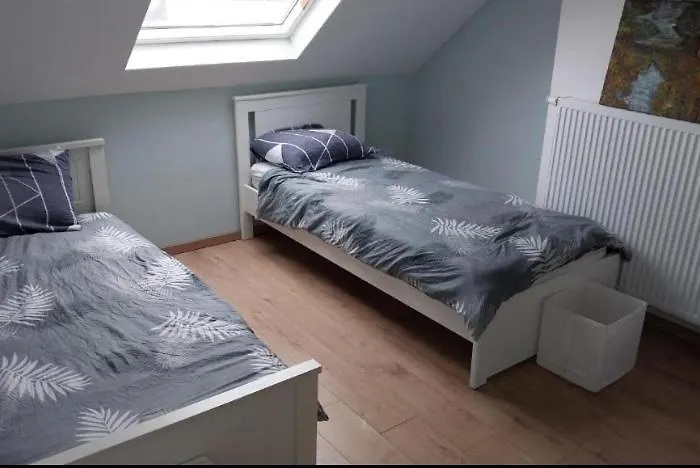 Chambre Deux Lits Celibataires 3Eme Etage Petite Cle Rouge